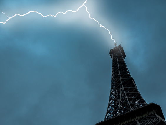 TikTok van blikseminslag Eiffeltoren gaat viraal!