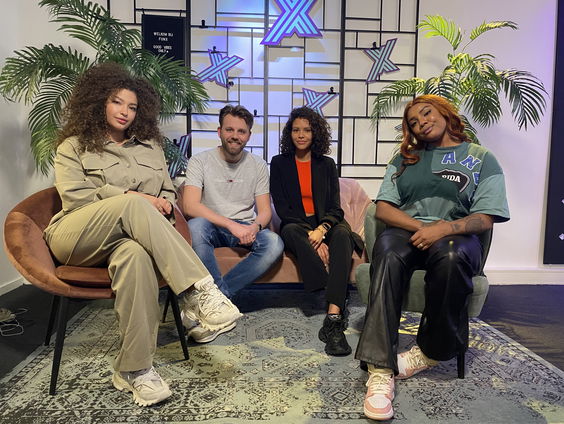 Modellen Celena en Delia: "Sander kan ook best model worden!"