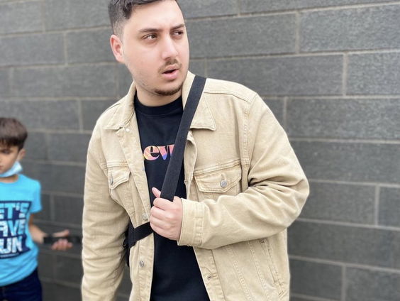 Ahmad gaat viraal op TikTok met een typetje: "er zit wel een keerzijde aan, want ik wil wel serieus genomen worden"