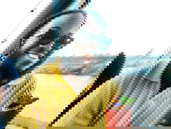 Reporter Camille maakt samen met Justin Buttowski een remake van 8 Days of Christmas!