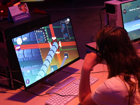 Met spellen 'What's Nep' en 'Hackshield' gaat de gemeente Rotterdam cybercriminaliteit onder jongeren tegen
