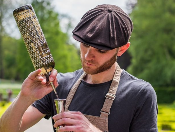 Niels vertelt welke cocktail je het beste kan drinken met het warme weer