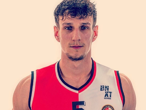 Rotterdamse Mack helpt mensen door het maken van avondmaaltijden!