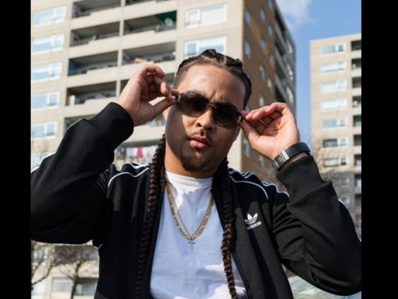 Reporter Gabriella gaat langs bij aotm voor een studiosessie!