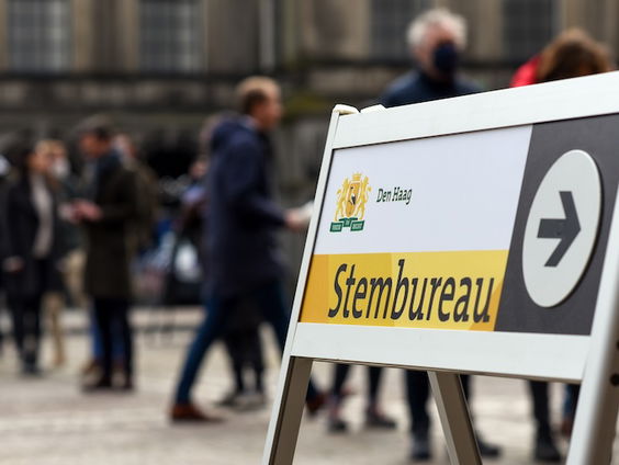 Cartiez bespreekt de verkiezingsuitslag met politiek verslaggever Maxime Kok