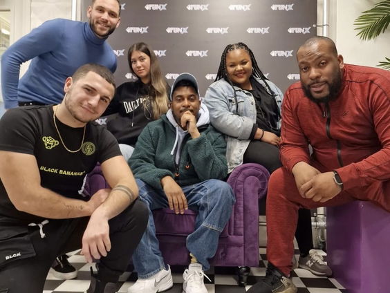 De Rotterdamse comedygroep Kijk je kop komt met de good vibes!