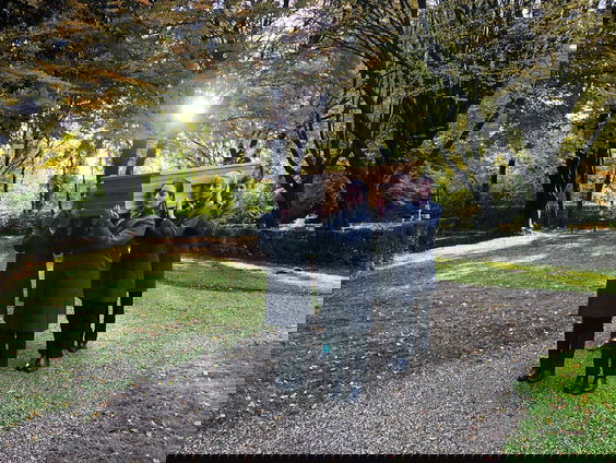 Maud Sintenie (24) had een bijbaantje als kistendrager op begrafenissen