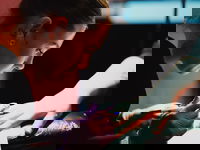 Van bijstandsuitkering naar eigen tattooshop: Dakota deed het!