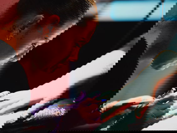 Van bijstandsuitkering naar eigen tattooshop: Dakota deed het!