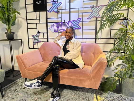 AOTM KC speelt 'never have i ever' in de studio!