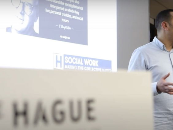 Redouan uit Den Haag is uitgeroepen tot sociaal werker 2022