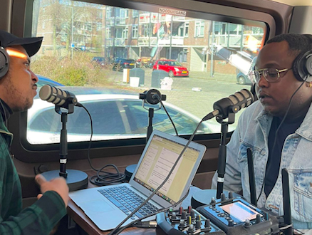 Jahma, het broertje van de Rotterdamse rapper Helderheid, vertelt over zijn broer, zijn leven als rapper en performed een rap over zijn wijk!