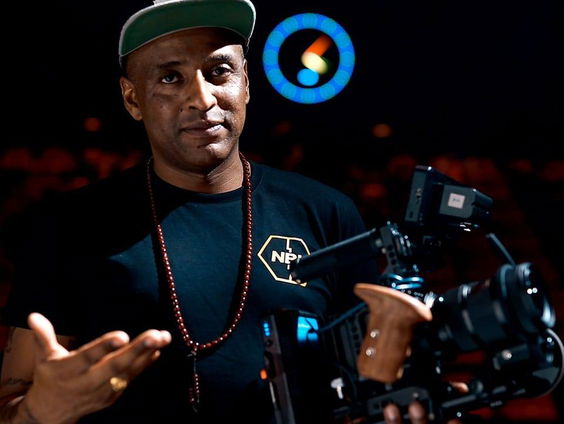 Demis laat in zijn documentaire over HipHop in Rotterdam zien hoe het de afgelopen jaren is veranderd!