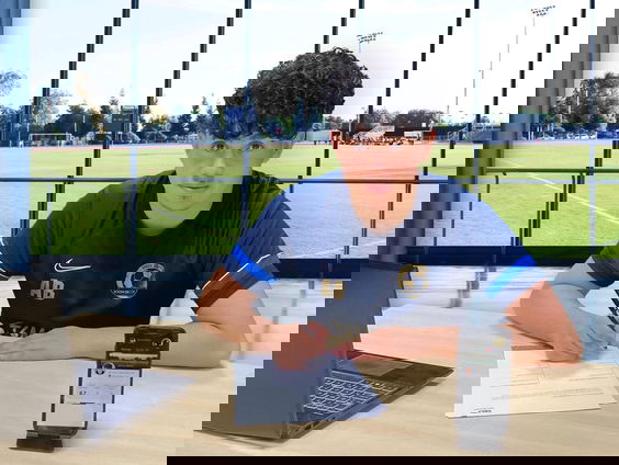 Ahmet van Soon On Top helpt jonge talenten met de overstap naar professionele voetbalclubs