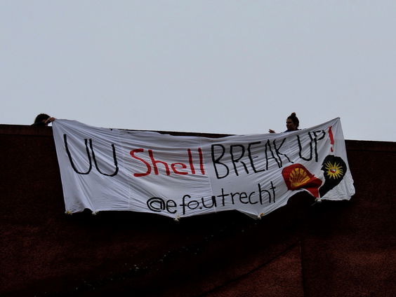 Utrechtse klimaatgroep End Fossil Occupy bezet Universiteit Utrecht!