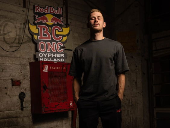 B-BOY OZZI wint met zijn breaking-talent de Red Bull BC One Cypher Holland