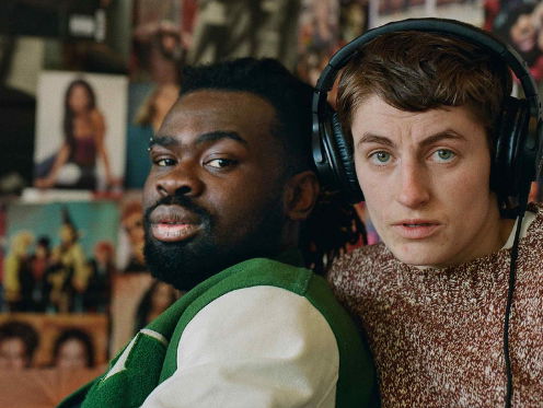 Reporter Camille neemt jou mee naar rapvoorstelling over hiphop icoon Tupac Shakur!