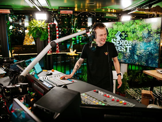 Jared (7) komt zijn zakgeld doneren in de brievenbus van het Glazen Huis