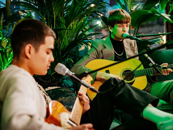 The Vices bij 3FM Serious Request 2021: “Altijd al in het Glazen Huis willen zitten”