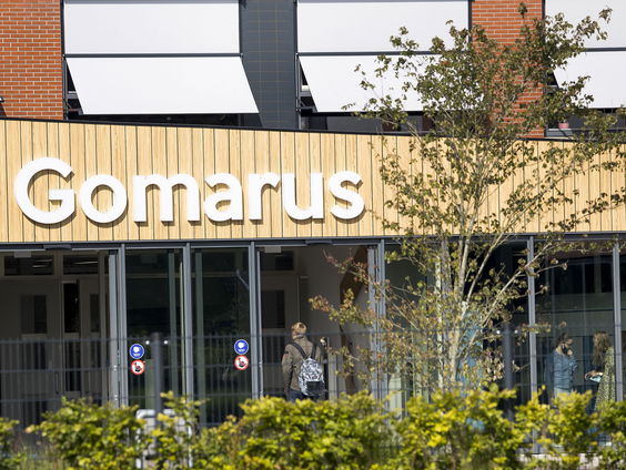 Oud leerlingen starten procedure tegen anti-homobeleid op school