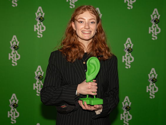 Zangeres Froukje speelt live bij Renze