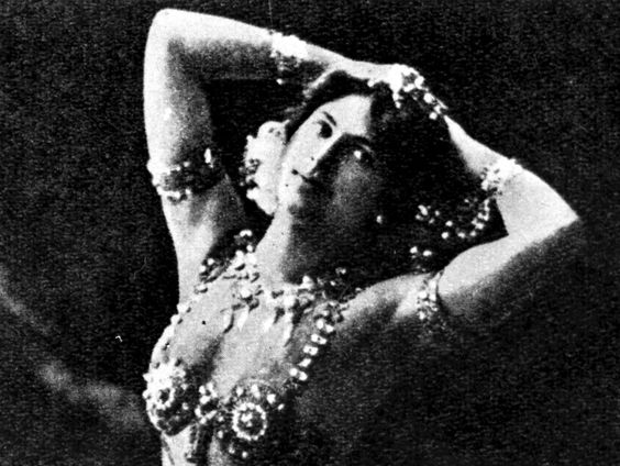 Hoe raakte Mata Hari uit Leeuwarden verstrikt in zo'n turbulent leven?