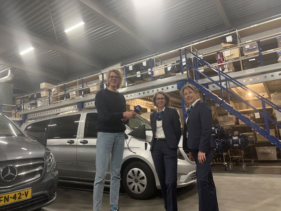 Tussen de kisten en naast de koelcel; een live-verslag