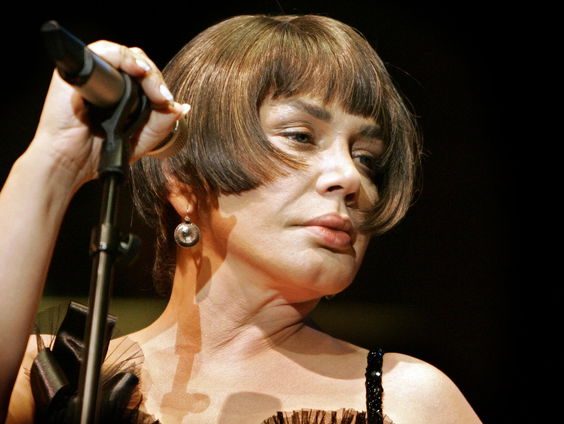 Turkse zangeres Sezen Aksu onder vuur vanwege tekst over Adam en Eva