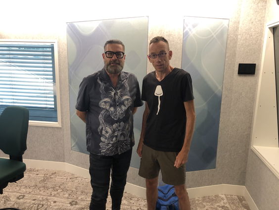 Dolf Jansen bundelt zijn hardlopenverhalen in zijn nieuwe boek: ‘Streep op de Weg’