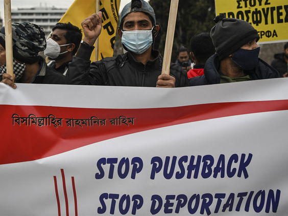 Migranten gedwongen andere migranten illegaal weg te jagen