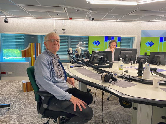 Hans Hogendoorn krijgt Ere Zilveren Reissmicrofoon