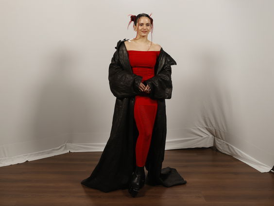 Wat maakt de Spaanse zangeres, Rosalía, die flamenco met hiphop combineert, zo uniek?