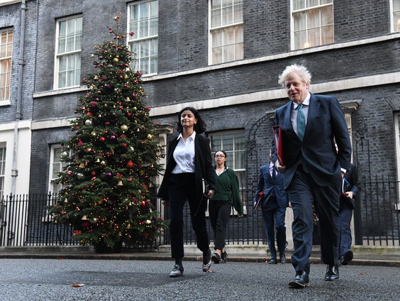 Vier medewerkers Britse premier Johnson stappen op