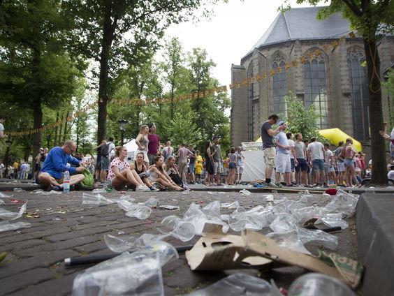 Welke gevolgen heeft een verbod op wegwerpplastic op consument en bedrijf?