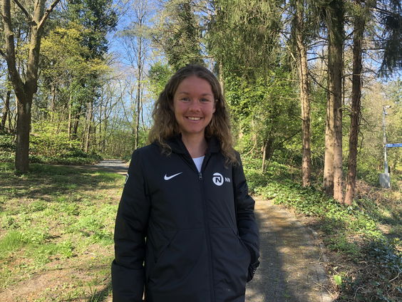 Wat voor een muziek luisterde Nienke Brinkman tijdens het lopen van de marathon van Rotterdam?