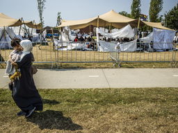 Rijk wil kunnen ingrijpen als gemeenten geen azc aanwijzen
