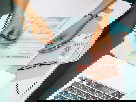 Schuldsaneringstrajecten moeten korter, wat levert dat op?