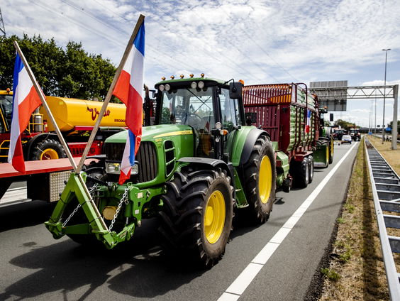 Voorst moet vlaggen symbolisch voor boerenprotesten verwijderen