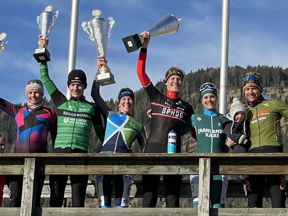 De broers Haasjes zijn rivalen op het ijs