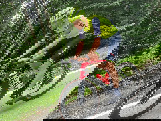 Podcastmaker Benjamin de Bruijn vindt vergeten wielrenster terug