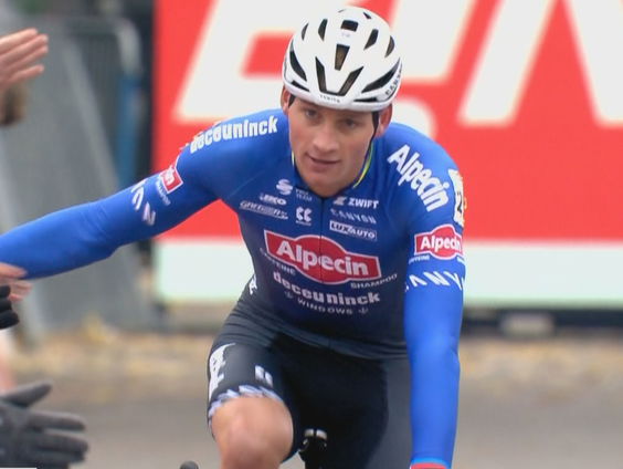 Van der Poel is veldrijden niet verleerd