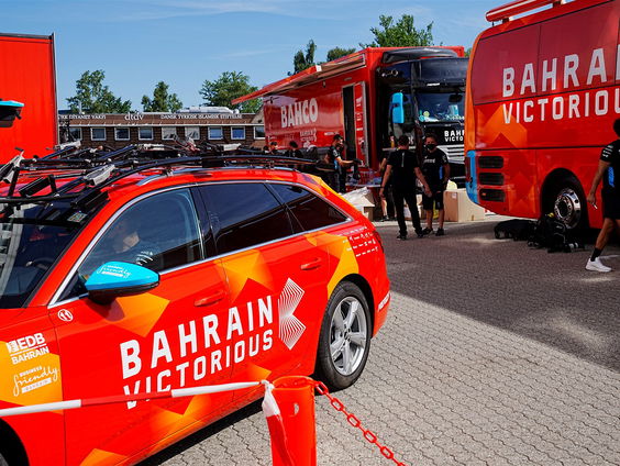 Wat doet een ploegleider in het wielrennen eigenlijk?