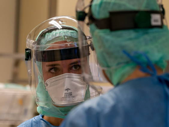 Tweede Kamer houdt hoorzitting over oversterfte