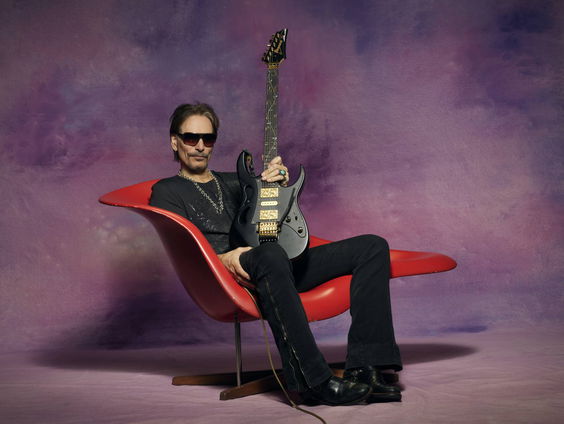 Steve Vai in De Nieuws BV