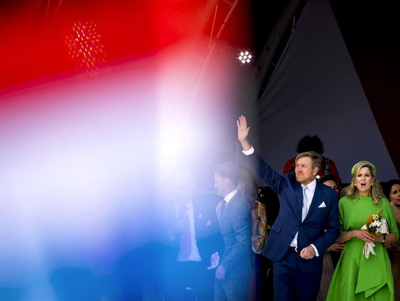 Hoe doet Willem-Alexander het vergeleken met zijn voorgangers?