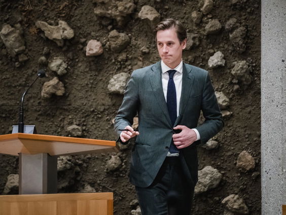 Volt-fractievoorzitter Laurens Dassen over 'giftig' politiek klimaat: 'De druk op politici is gigantisch ...