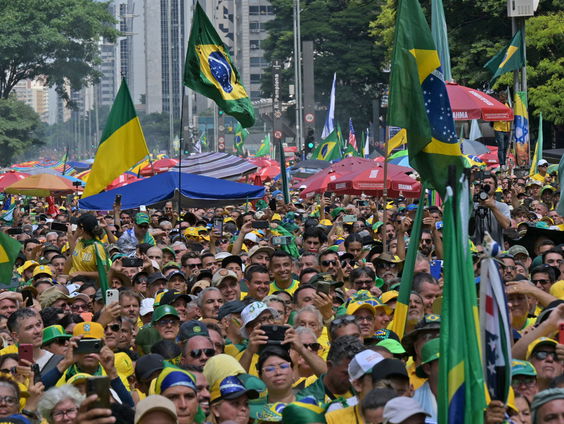 Tienduizenden Bolsonarofans gaan de straat op