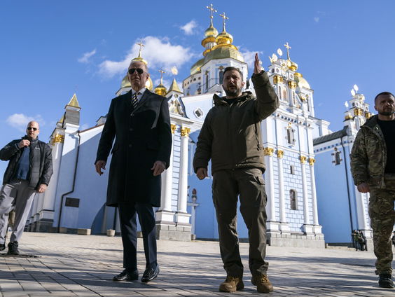 Biden brengt verrassingsbezoek aan Kyiv voor het eerst sinds de oorlog