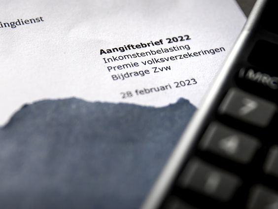 Waarom hebben jongeren relatief veel geldproblemen?