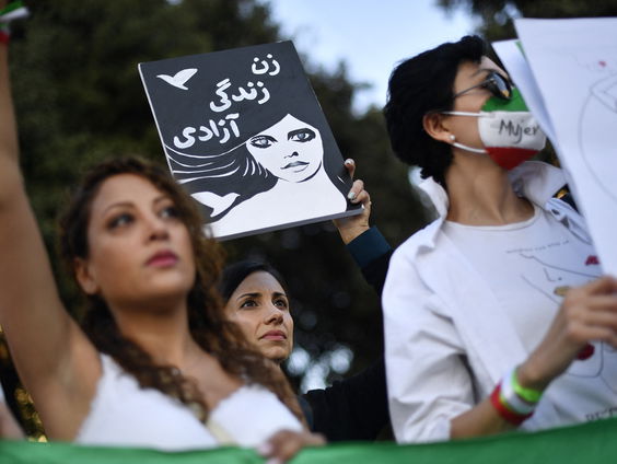 'Vrouwen, leven, vrijheid': demonstraties in Iran gaan door